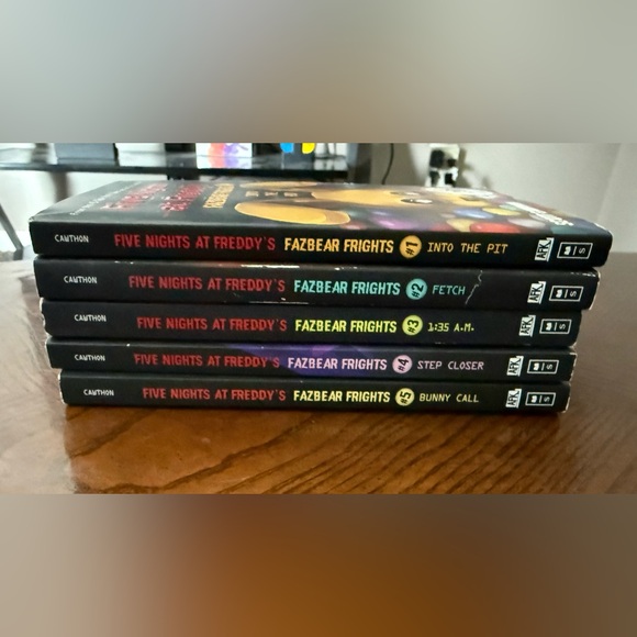 Five Nights at Freddy's Fazbear Frights Book Collection 1-5 - Picture 3 of 5